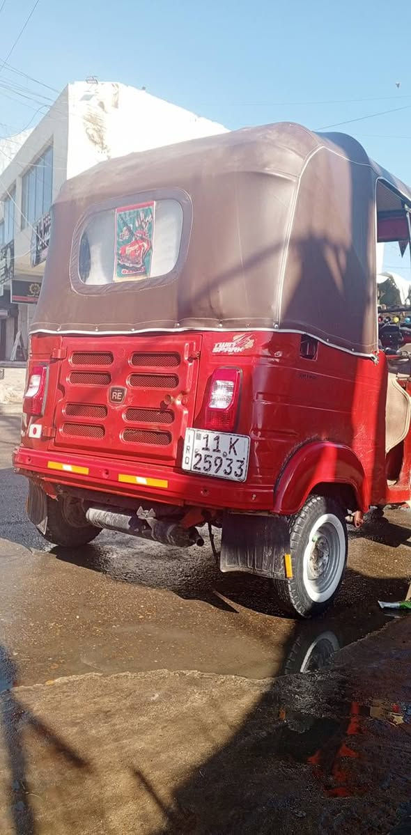 السلام عليكم تكتك للبيع المديل 18تكتك نضيفة وخير من الله مابيهة اي نقص مكينة 20جديدة كشر شايل روحو نضيف رقم بغداد بسمي تحويل ثاني يوم تكتك رائعة يخبل  المكان بغداد حي الجهاد للستفسار التصال ***********
