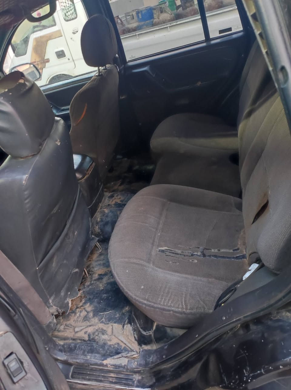 السلام عليكم جيب شيروكي مامسجل ادوات  كير ومحرك بطه 2500شرط صدر ورا جدام نضيف  تواير جدد وياله جدد كهربائيات كلها شغاله دشبول جديد بطاين جدد مناقصه شي سعر 16وبيه مجال ***********
