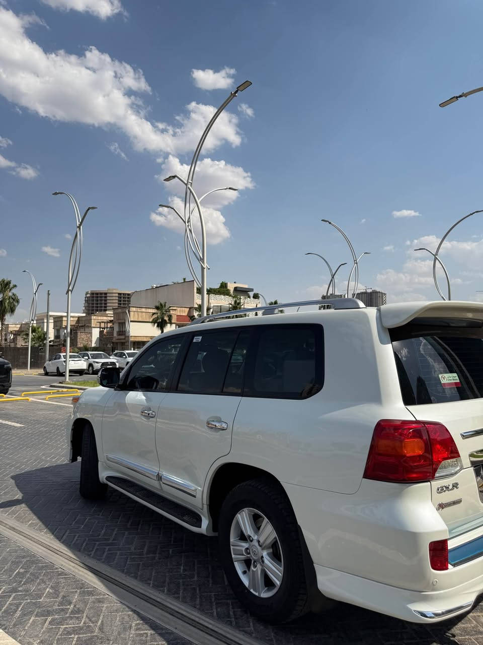 تویتا لاندکروزەر مودیل 2015 فوول موسوفات gxr ماشی98000 بی سبوغ بی تەعدیل سەیارەکە هەمووی لەسەر بیلادییە یەک دەستە قەپ و قوپ شوختی نییە بەشەرەت سعری 405$ وەرەقە مەجالەکی کەم ژ.م *********** أربيل, العراق
