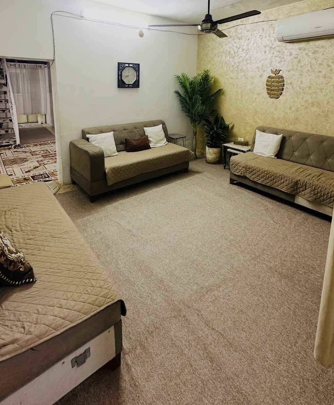 دار زراعي للبيع منطقة حي النصر الثانية
المساحة 280 متر طابق واحد غرفتين + هول +صالة +استقبال + مطبخ +كراج جبير البيت بناء محدث عليه ومرتب 
سعرة مناسب 
التواصل واتساب او اتصال 
***********
