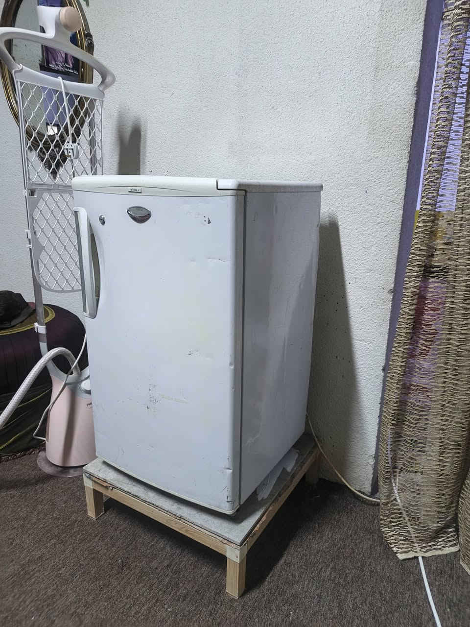 ثلاجه صغيره شرط الشغل باله مال كويت العنوان بصره  ***********
