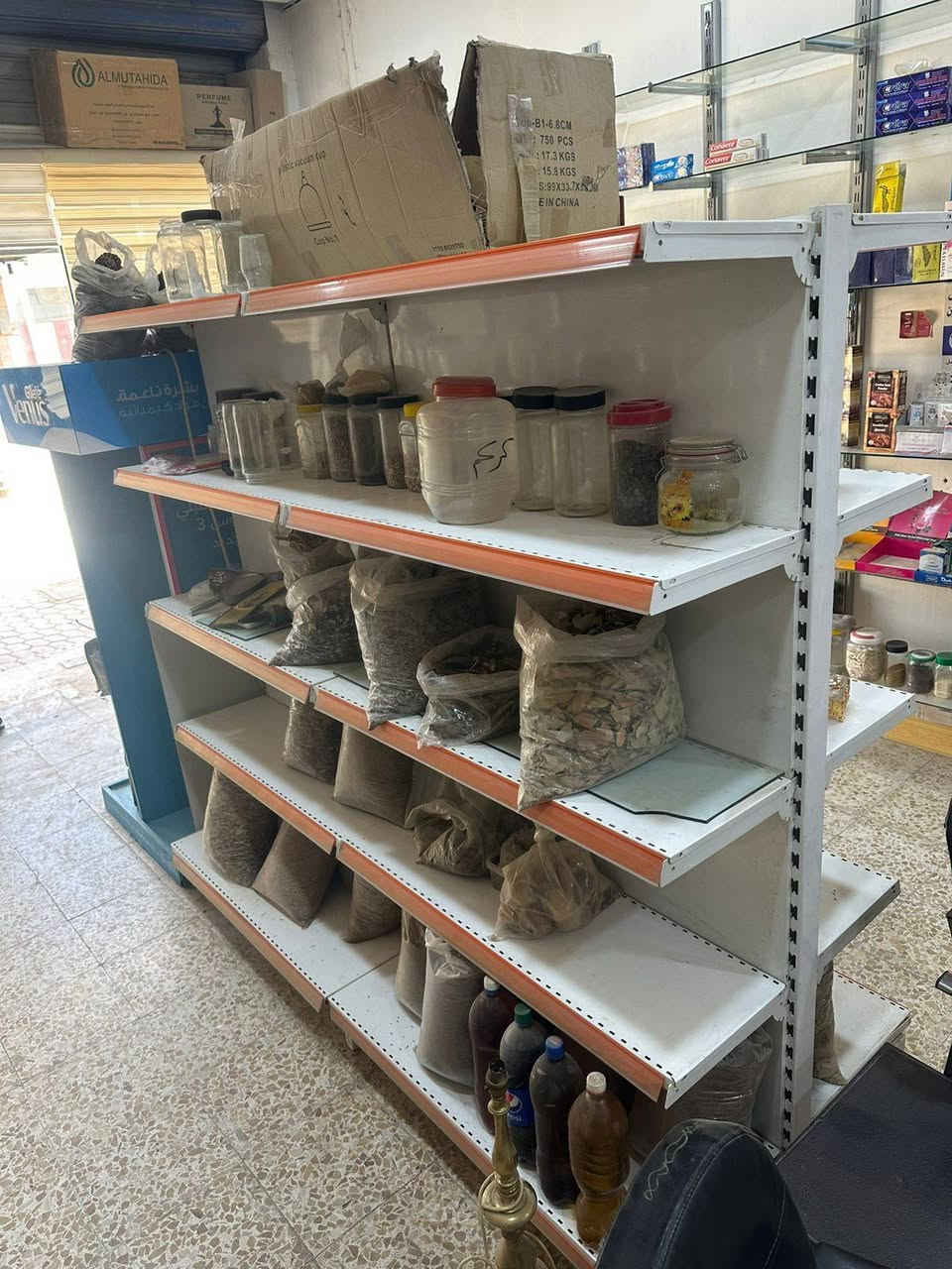 السلام عليكم أغراض محل كاملة للبيع مع الرفوف والجام للاستفسار عل خاص او الاتصال على هذا الرقم***********
