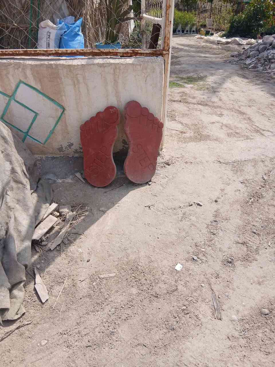 يعلن مشتل بركات ام البنين عن توفر لاين حدائق وحصو ستت الوان مع حجر كفي وساقيات ماء مع رصيف بطول 90سم وارتفاع 60 
المسيب اراضي الناصرية  طريق حي جسمان 
***********
