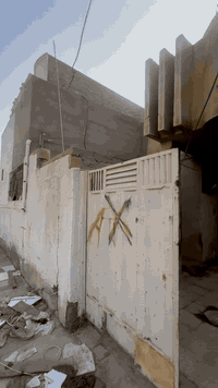 السلام عليكم 
دار ايجار في حي العسكري شارع المحيط قرب أسواق عبودي ٣غرف نوم هول ديوانيه مطبخ حمامات عدد٣ مخزن وتساب او اتصال ***********
