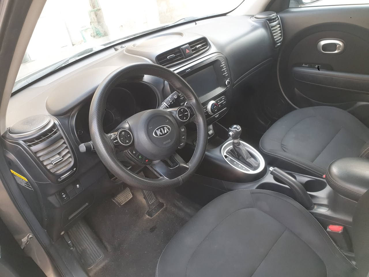 اكتب إعلانًا مختصرًا وواضحًا مثل:
للبيع: كيا سول 2018 وارد أمريكي

الحالة: ممتازة

المحرك: 2000

حادثة باب السايق فقط مع طخة بالبنيد السيارة ليبل واحد 

السعر: ١٣٠ $  

الاتصال: ***********

رقم بغداد باسمي سنوية جديدة .
المكان بابل /القاسم
