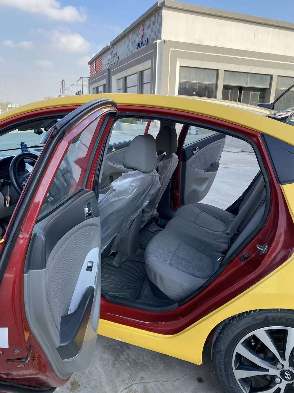 بسم الله الرحمن الرحيم
السلام عليكم

اكسنت مضلع 2013

رقم بغداد مسطره بسمي شرط التحويل

كوبون بنزين

مكينه GDI شرط صوت دوانز ما تسمع خير من الله

كير AT 6 نمر ع شرط

تبريد وتدفئه شرط

ويل كب اصلي مال 2017

تخم تاير جديد

باتري جديد

السياره بيها  ترحيب من تشغلها

شاشه اندرويد وسستم سماعات وتويتر  كامل

ضررها الامريكي خلفي بدون اريباك بدون قبغ صندوك  وبيها باب خلف السايق مبدل وبيها تلكيطات معجون حيل قليله

سعر 94 وبيها مجال بسيط 

للاستفسار واتساب/ ***********

/***********.   …………………..
