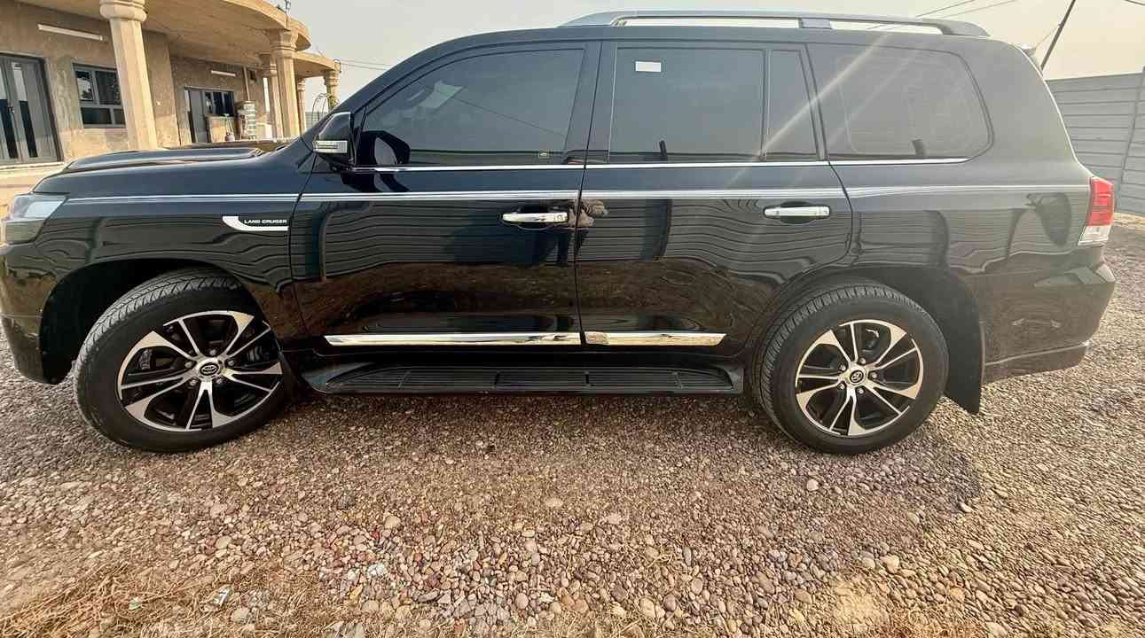 � فرصة ذهبية – للبيع مستعجل 🔥
🚗 لاندكروز 2021 GXR

⚙️ محرك 6 سلندر (V6)

📏 الممشى: 31,000 كم فقط

✨ المواصفات:

 • 8 إيربك (وسائد هوائية)

 • كاميرا 360 درجة

 • جنطات شفط

 • مغلفة حماية PPF بالكامل

 • حالة ممتازة جدًا (نظيفة كلش)

💰 السعر: 57,000 دولار

⚡ قابل للتفاوض للجادين فقط

📍 الموقع: بغداد – ناحية الرشيد


**إذا كنت صاحب هذا الإعلان وتريد حذفه لأي سبب، رجاءا أرسل رسالة إلى الدعم الفني**