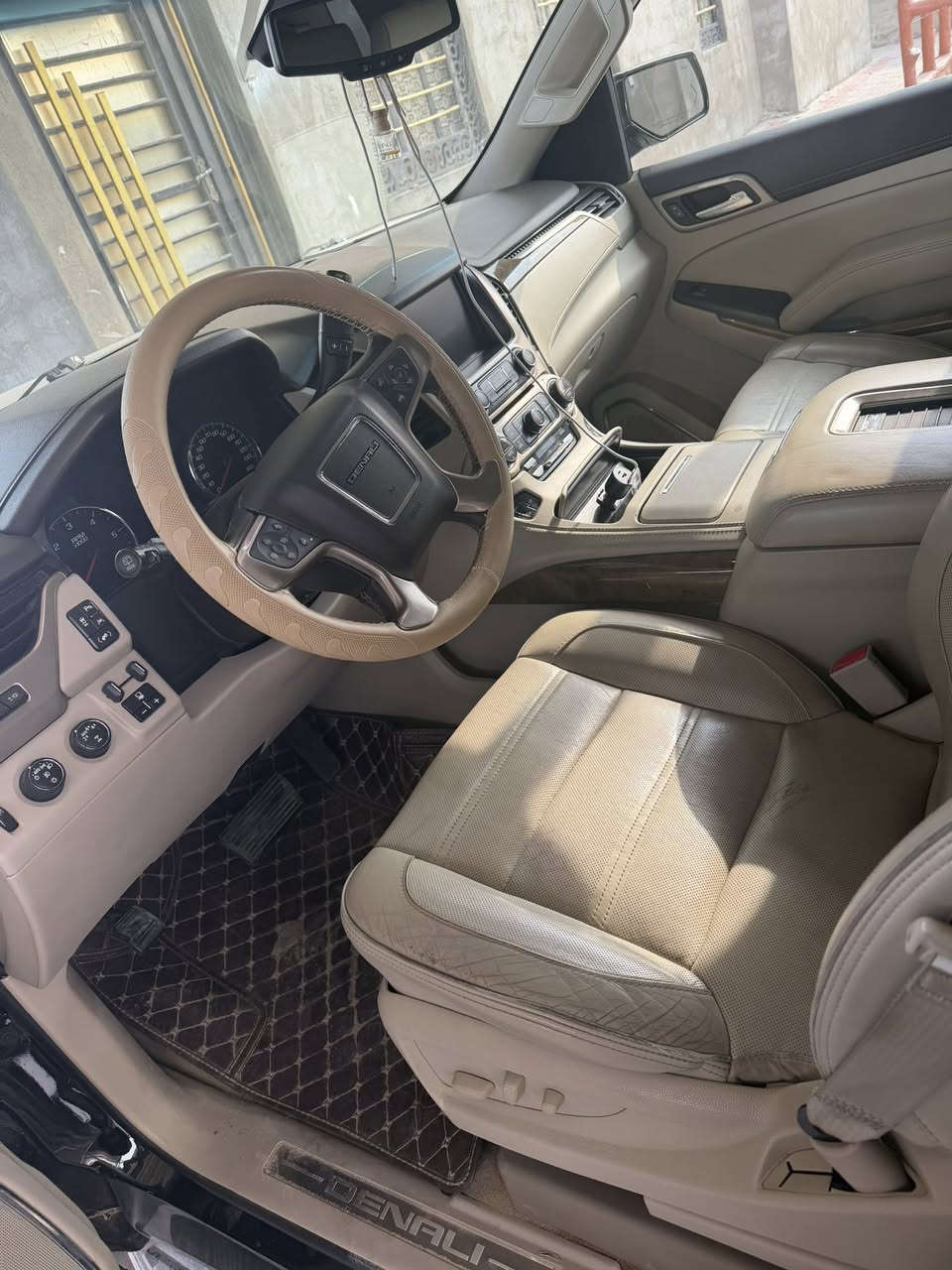 السلام عليكم للبيع حادثها موضح بالصورة بنيد وكالة وبارد بالجاملغ موديل 2017 مغلفه نانو سيارة جديدة رقم بصرة بسمي دواخل ملكي السعر 330 وبيها مجال للاستفسار *********** العنوان البصرة سفوان
