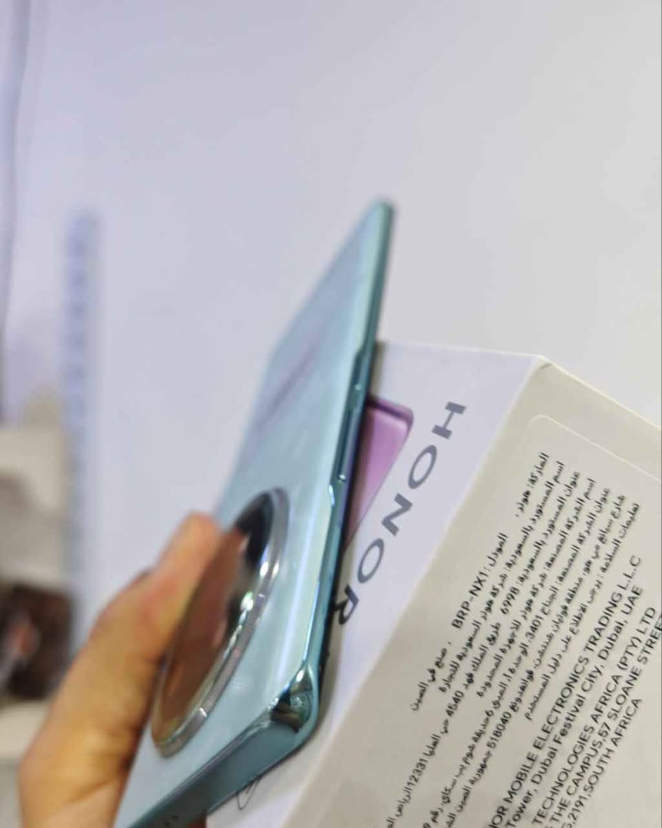 السلام عليكم للبيع HONOR X9c 5G رام 12 جهاز نضيف كلش مكفول من الخدش وبي ضمان فحص لك  ذاكرة 256 جهاز مواصفات قوية من هونر كامل ملحقات السعر 375 الف وبي مجال مكاني البصرة *********** البصرة, العراق
