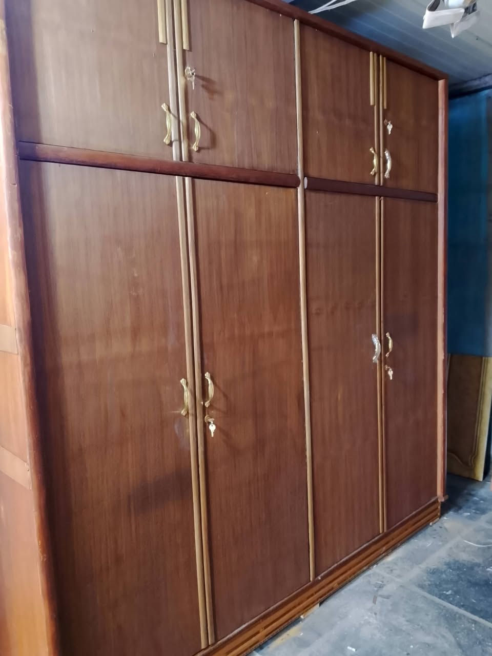 كنتور صاج داخل خارج ثكيل 4ابواب ملحق كامل من كلشي باقي بس المعه مكان بغداد شعله جكوك  موجود توصيل داخل بغداد *********** تفاصيل اكثر راسلوني واتساب واتساب سعر 180الف
