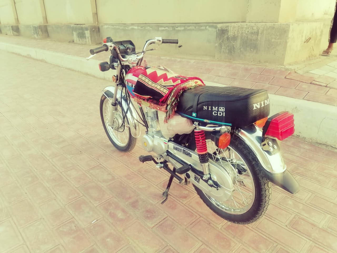 سلام عليكم اربعه كير متياز موديل 27 مكفوله من التاير لتاير ماصارلها هواي من طالعه من المعرض كل نقص مابيها سعر 650 وبيها مجال ‏‪0786 707 7190‬‏
