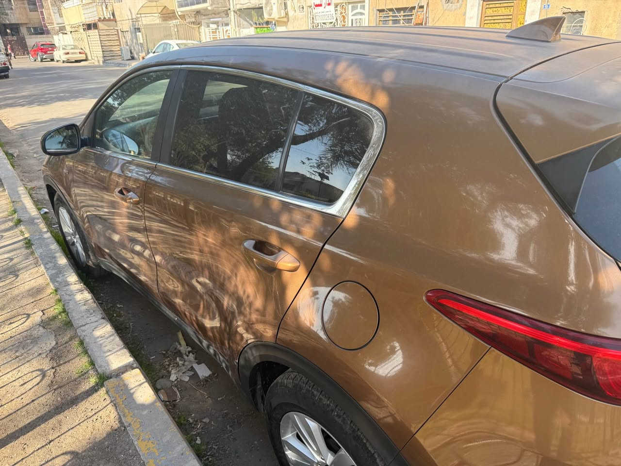 السلام عليكم 
كيا سبورتج للبيع ( بدون مراوس رجاءا) موديل ٢٠١٨ وارد امريكي نص فول دفع رباعي 
السياره ماشيه ١٠٣ الف 
السياره بامريكا حادثها بنيد بدون دواخل هنا صارت بيها طخطخات ونصبغن ابيعها احزام 
  السياره حلوه ومسويلها ادامه كامله رايدها ١٢٥ قفل 
للستفسار *********** بغداد, العراق
