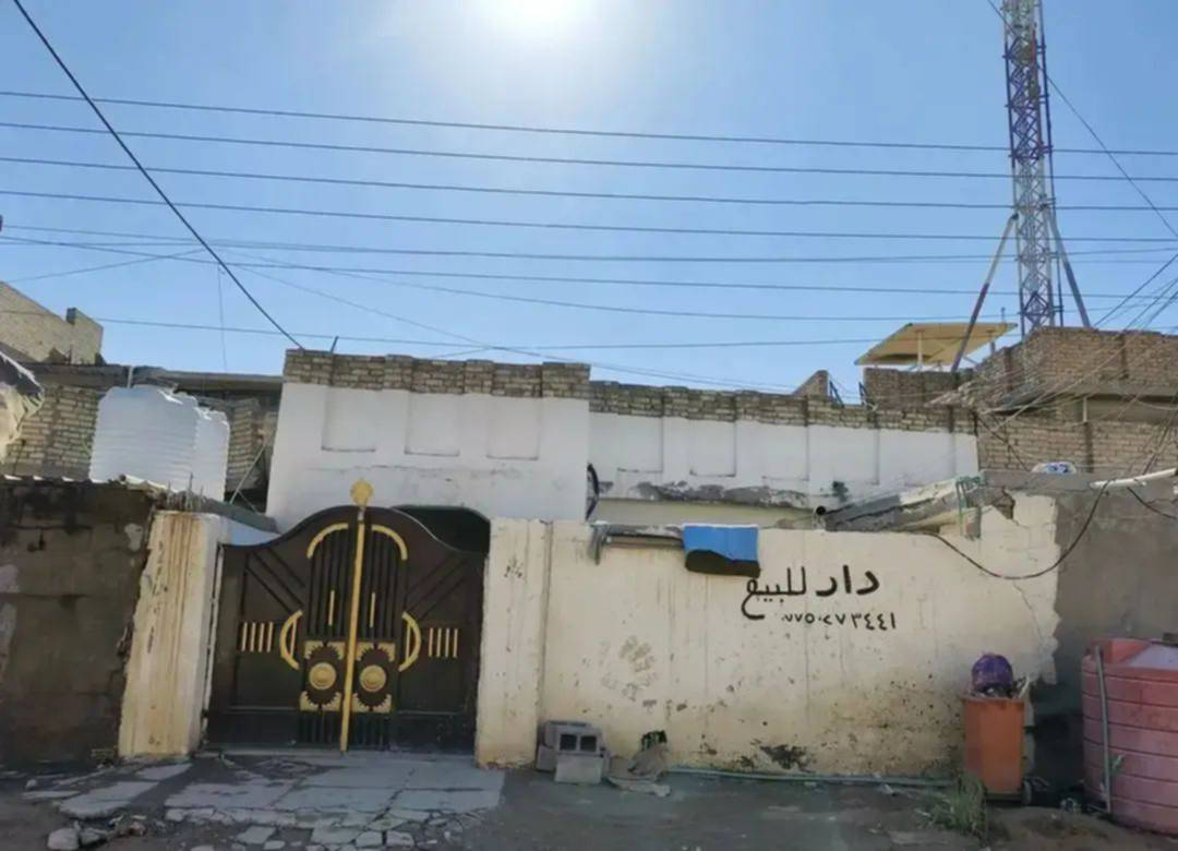 السلام عليكم بيت البيع  مسلح طابو صرف
المساحة, 200متر 
قاط ونص يتكون من اربع غرف اثنين قاط ثاني  
واثنين قاط اول وصاله وديوانيه ومطبخ وحمام داخلي وخارجي 
الموقع النهروان شارع الشمري قرب سوق الشمري 

الاستفسار اكثر مراسله واتساب على رقم الهاتف 
***********
 او مراسله الصفحة
