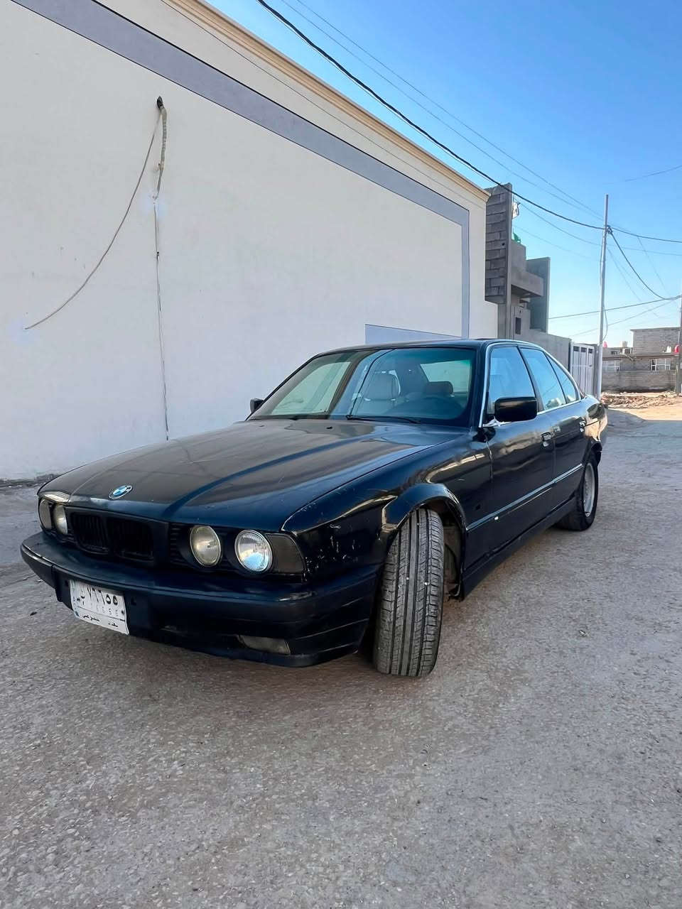لسلام عليكم
للبيع 535 
رقم بغداد 
سنويه ساقطه ب 22 
عليه غرامه 400 الف ينزل من سعره 
شرط التحويل
بيه مكينه 30 مفتوح 
حداديه 70‎%‎
السعر 27 $وبيه مجال 
***********
