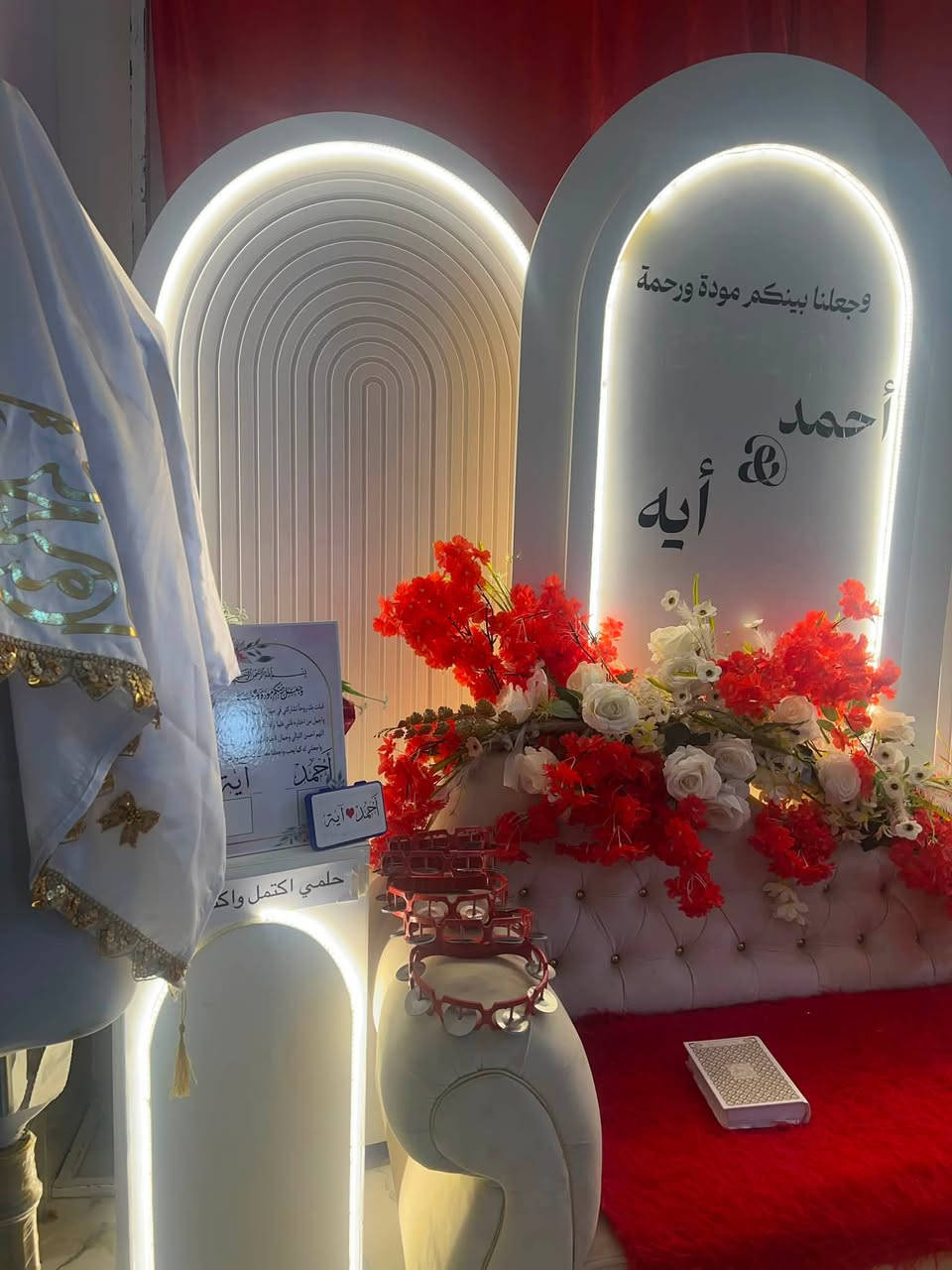 يتوفر عدنا جميع أنواع كوشات المناسبات وجنط جهاز العروسه  وخيمة مشيه وكراسي عظم عاج خاصه للحفلات اتصلو وتدللون 
***********
