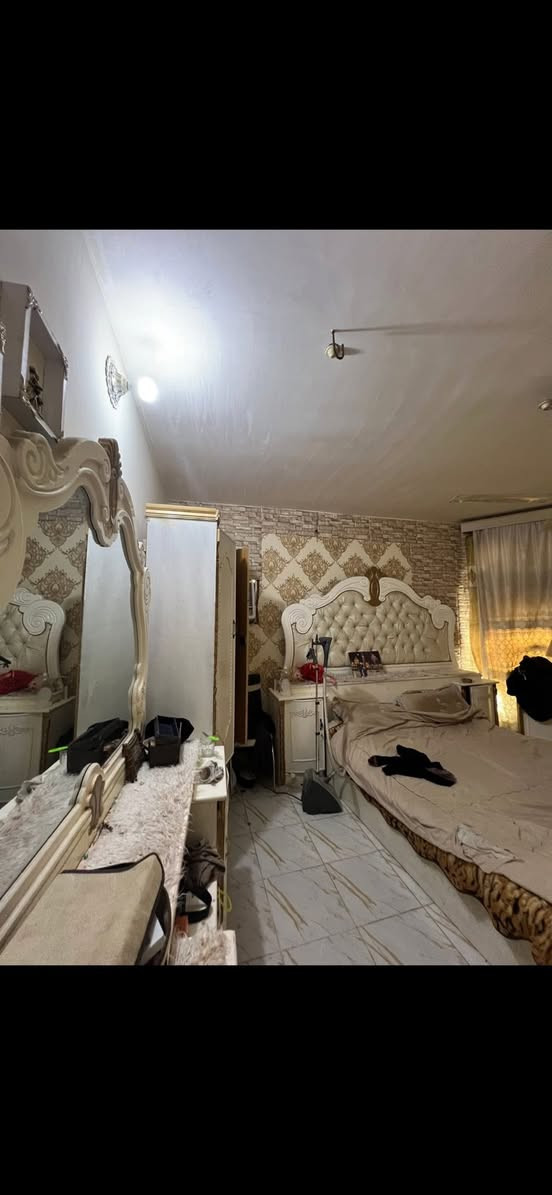 يرهم مبادره
دار للبيع 

المساحه 100متر طابو صرف

طابقين بناء حديث 🧱 طابوق كونكريت 

يحتوي الدار علئ غرفتين نوم وصالة وكلدور ومطبخ وصحيات

العنوان حله بكرلي٢ قرب جامع الهادي قبل ملعب 

تبليط.   شارع ١٠ متر.  

السعر قفل 115 م

للراغب للشراء مراجعه مكتب عقار الذهب الابيض في البكرلي بأداره ابو ليث الدليمي.  ***********
