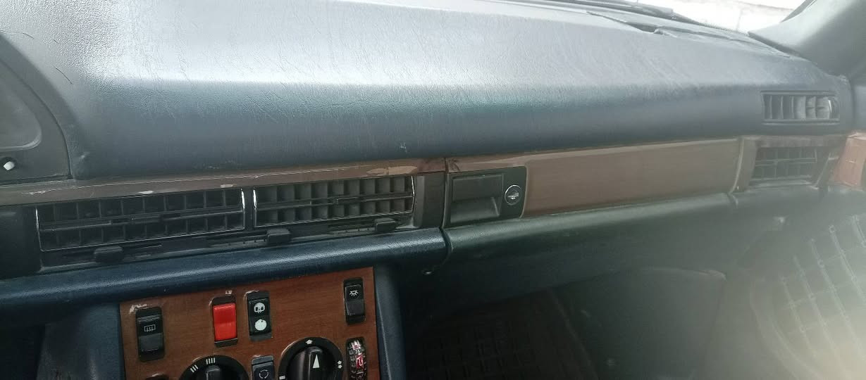 سلام عليكم جامبو 300se
اصل 91 مسجل 87 
رقم بغداد انكليزي بسمي تحويل ثاني يوم
محرك بلاد كير بلاد
سلايت طكتين
كشنات كهرباء 
تخم تاير جديد 
صدر امامي خلفي جديد 
نقص كمبريسر تبريد 
65وببها مجال بغداد
***********
