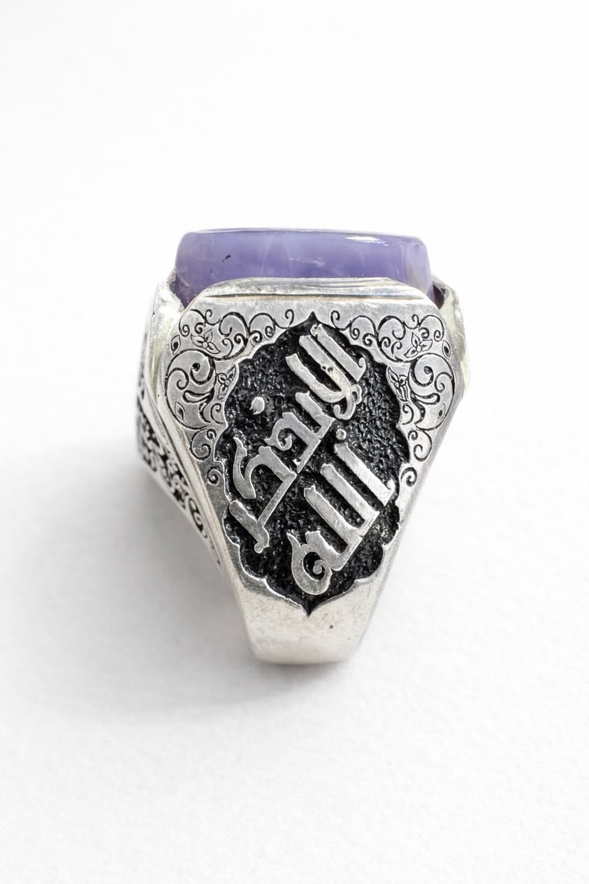 يماني لون نادر صياغة ثقيلة خط عليه بخط مورخ ( اللهم ارزقني شفاعة الحسين يوم الورود) وفي الجواني نحت على الخاتم الا بذكر الله تطمئن القلوب ،، اي استفسار على الخاص مكاني مدينة الصدر


**إذا كنت صاحب هذا الإعلان وتريد حذفه لأي سبب، رجاءا أرسل رسالة إلى الدعم الفني**