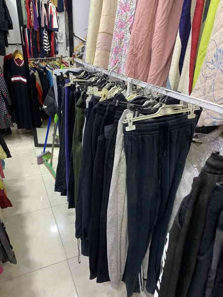 جلى ناو ئه م دوكانه بو فروشتن  باله ى ئه وروپيه هه موى به يه كه وه له سليمانيه ***********
