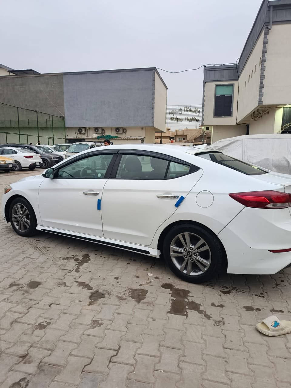 السلام عليكم
الانتر موديل 2017 وارد امريكي حادثها 

جدا بسيط جاملغ الخلفي سيارة ليبل واحد سستم  ايرباك سليم كلها بيها مكانت تكشير بالصبغ  سونار مرفق مع الصور 

مكينة كير مكفولات 

تبريد ثلج 

حداديه ممتازة

ماشيه 95 ميل 

رقم اربيل  شرط التحويل

مكان السيارة بغداد الكرخ 

حي الاعلام *********** السعر 115 بيها مجال بسيط
