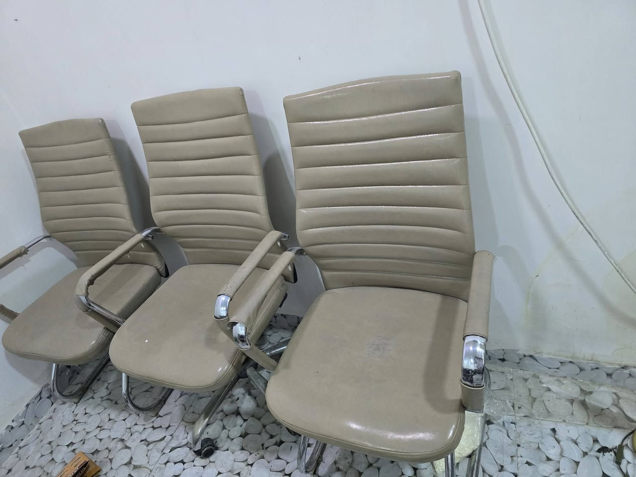 بيع مستعجل 
ميز مكتبي مع كراسي ٣ 
ب ٣٠٠ الف  
مكانه قرب جسر لقاء  قريب  مستوصف الوشاش 
الاستفسار واتساب 
+964 777 392 9498


**إذا كنت صاحب هذا الإعلان وتريد حذفه لأي سبب، رجاءا أرسل رسالة إلى الدعم الفني**