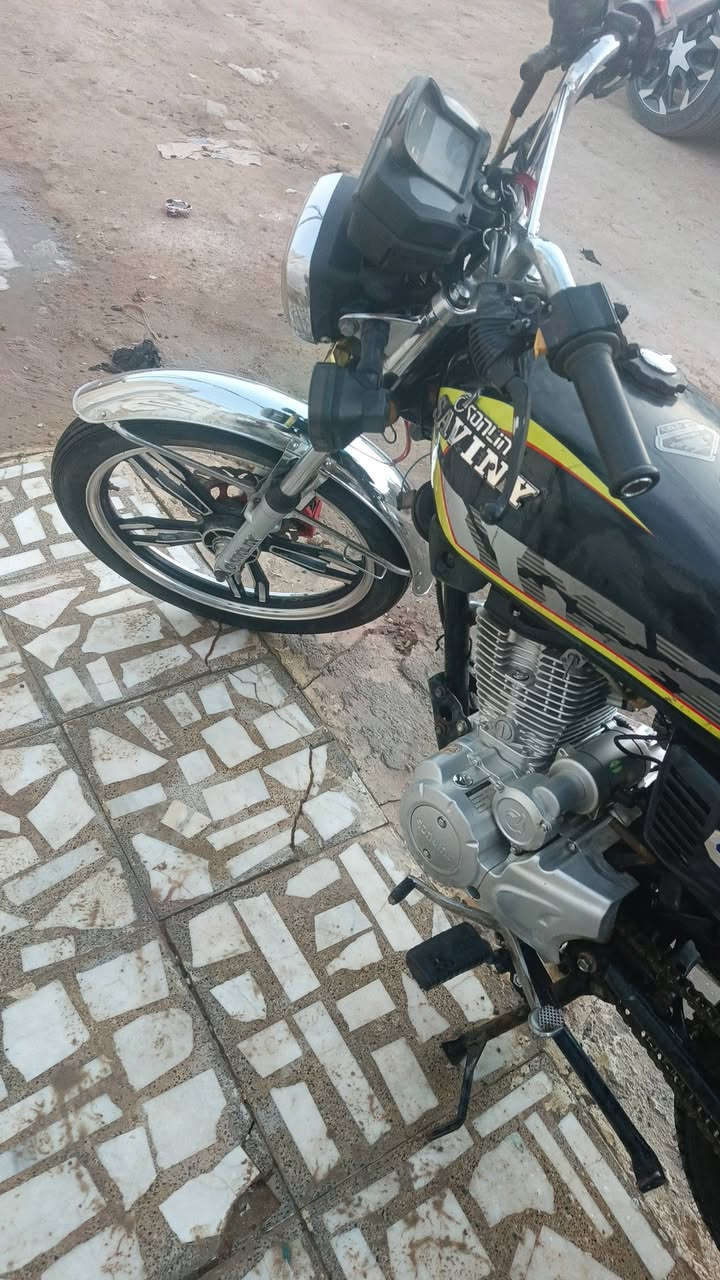 سيفان للبيع مديل 2022  رقم إنكليزي بسمي مكينه ما مفتوحه مكاني نجف الكوفه حي 17 تموز رقم موبايلي *********** سعره 950
