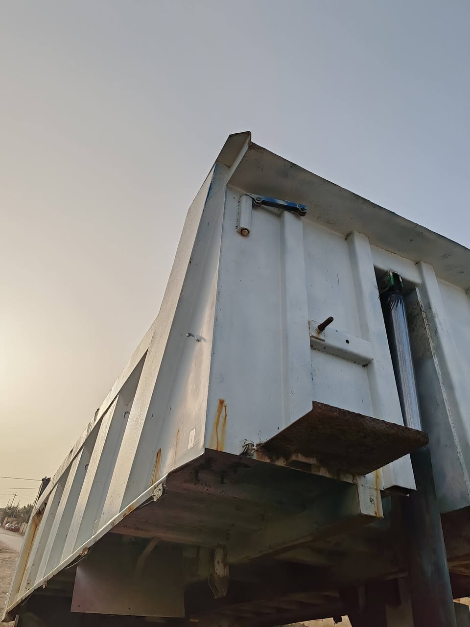 بدي مايلر للبيع طوله 5 متر نضيف كاعيه نضيفه شرط السعر 28 ورقه وبيه مجال بسيط مكاني ذي قار الشطره  ***********
