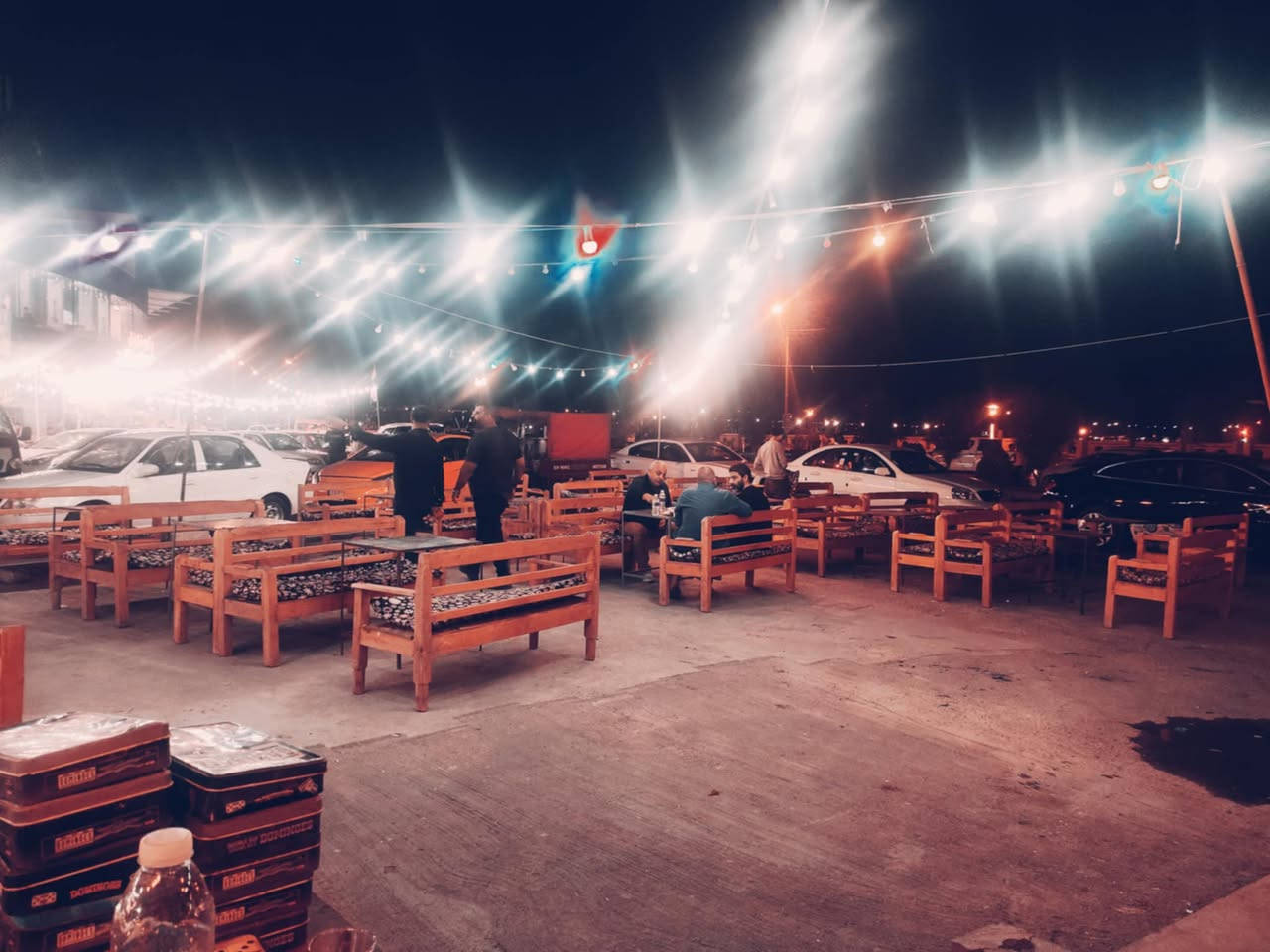 سلام عليكم اخوان عندي مقهى ومطعم في كورنيش الجسر العتيق للبيع بسعر مناسب موقع مميز معى كافت ملحقات فقط تنضيف وفتح المقهى صارلو ٩اشهر معزل المكان ركن في الكونيش على الشارع العام وبقيت التفاصيل خاص 
الاتصال ***********
