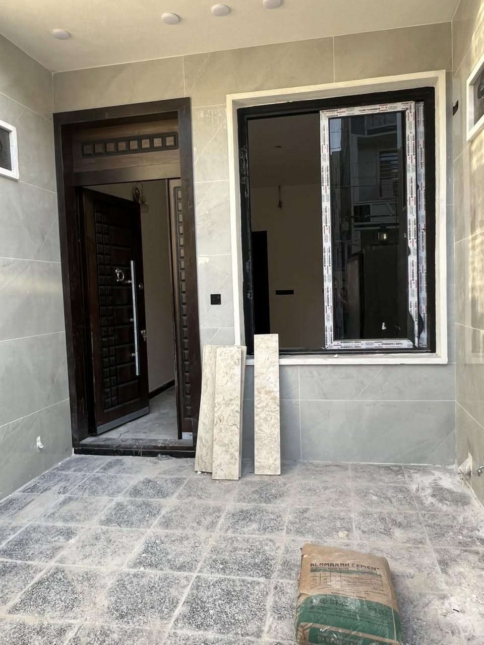 مشتملات 75 متر توون للبيع 🏡🏡بسعر منااسب جدا💥🔥

واجهه 3.75 متر 
نزال 20 متر 

بناء حديث درجه اولى 

يحتوي الواحد على صاله ومطبخ و3 غرف نوم 
وصحيات عدد 2 وبيتونه سطحين 

العنوان :: حي الجهاد :: ديوان المخابرات :: خلف شارع 60 

السعر والاستفسار الاتصال على الرقم *********** 📞📞مكتب الشهم للعقار 💥💥
