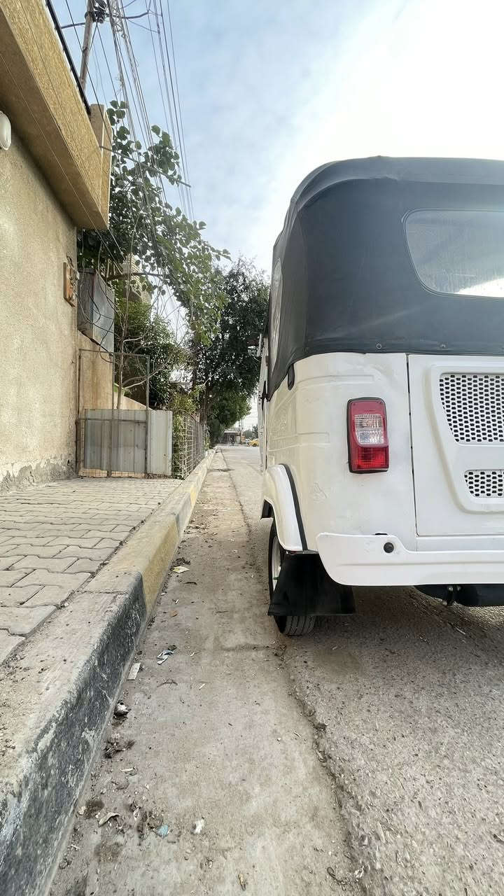 السلام عليكم تكتك للبيع مديل 2021شهر11 بسمي رقم وسنويه انكليزي بغداد تحويل ثاني يوم تكتك نضيفه بيه جوه البك لايت صبغ والغد اليمنه بيه صبغ على كد شبر ودوس معمره والباقي كفاله مكاني بغداد الحسينه الراشديه رقم ***********
