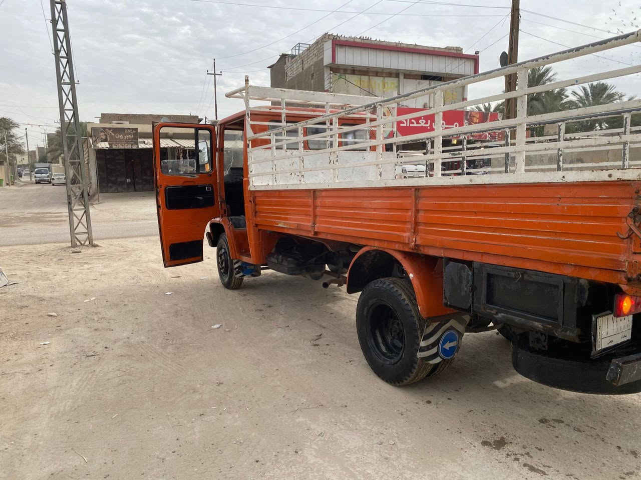 للبيع مارسدس اخرس موديل 82 بسمي مشروع وطني رقم بغداد تحويل ثاني يوم. ***********
