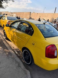 اكسنت أمريكي  موديل ٢٠١١ سقف مكصوص سعر ٨٠ وبيها مجال ٠٧٧٠٤١٢٦٣٢٢