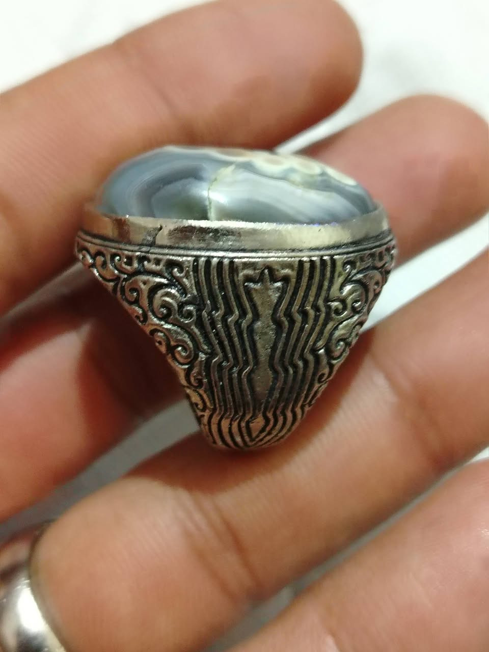 السلام عليكم احبائي محبس سليماني قديم من نوادر تحف صياغه فضه ونحاس وراديوم مخبوطه قويه حجره مميزه السعر خاص العلوان بغداد شراي اهلن وسهلن رقم الهاتف ***********
