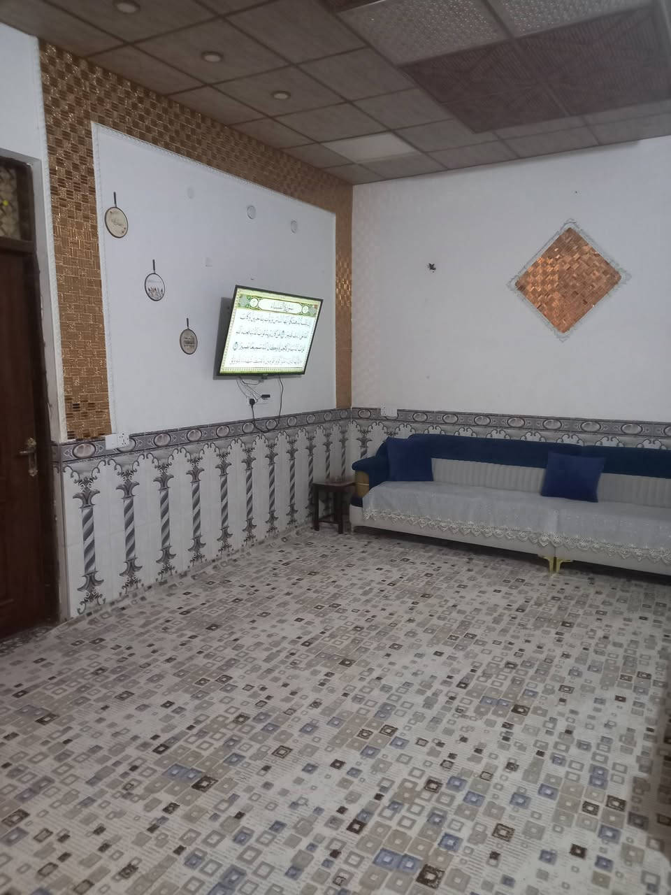 #السلام_عليكم 
دار للبيع ٢٠٠م قاطين دور الزراعة الثالثةكامل خدمات تبليط مجاري موقع بضهر الفرن كراج سيارة وحديقة إستقبال ٤في٦مطبخ ٤في٥ صالة٤في٨ غرفتين نوم ٤في٥ حمام غربي ٢في٢ ترك خلفي الطابق الثاني غرفتين نوم زائد حمام شرقي زائد صالة ٤في٨ تأسيس البيت بالكهرباء والماء والمجاري بمواد درجة أولى البيت ارضيته كرانيت سقوف ثانوية ازارة سيراميك  السعر مناسب للستفسار ***********
