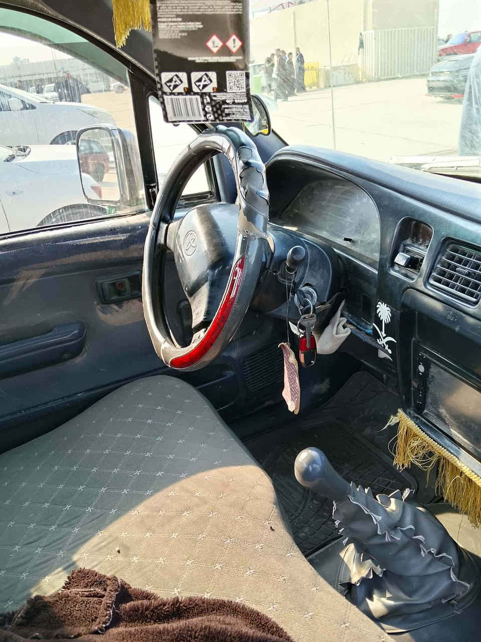 سلام عليكم
سياره للبيع تويوتا 
موديل 99 
سياره مقفوله من اي دعمه 
مقفوله ك
ير اكسن شاصي قشر 
سعر 75 وبيها مجال 
مكان السياره واسط 
رقم الهاتف ***********
