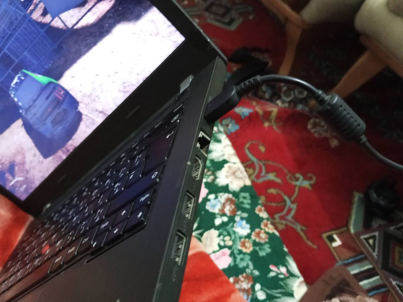 لابتوب للبيع كرت خارجي
مع كارت خارجي 
معالج i7 6th u 
كارت شاشه مدمج intel hd 520
كرت شاشه خارجي Amd redeon R7 m360 2gb
رام 16 gb
لابتوب تشغل فورزا هورايزن 5 بدون مشاكل وهاي سلاستها بالعب كدامكم gta v المحسنه +60 fps 
وكول اوف ديوتي كل اجزائها تقريبا لعبتها عليها كلش حلو ادائها 
الحاسبه تشغل العاب بلي 4 
وندوز11 pro مفعل مدى لحياة 
+ اوفيس مفعل مدى الحياة 
الابتوب بيها شخوط وهاي لضربات لمصوره كدامكم لفريم 5 الاف دينار الداير ميدور الشاشه طايحتلك للشراي 
توصيل سعر 270  الف بيها مجال للطيبين 
الابتوب كلش حلوه وحراره مابيها 
تفحص يلا تاخذ وهاي وضعيتها 
رقمي للتواصل ***********
ملحقاتها 
شاحنه 120 واط 
ماوس فيليب 
وجنطه مال لابتوب 
والسلام عليكم
