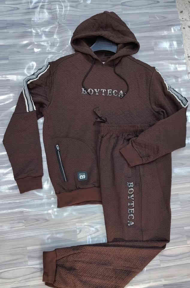 #تراكسود سويتر #خامه جاگار 
#السعر  15,000 فقط 🔥
#القياسات L- XL- 2XL- 3XL
#العنوان 📍#طوزخورماتو 🗽داخل السوق الكبير -بناية مصرف التقاعد القديم 🏦 قرب الفرع الثاني لبيت العطور 
***********  #واتساب
