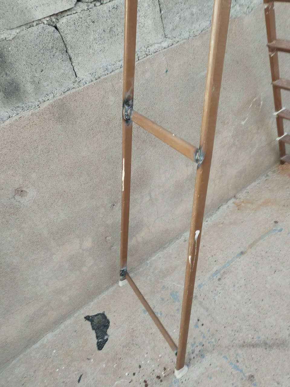 سلالم للبيع وحد 7 بايات وحد 9 سعر الوحد 20 شاري اتصل ***********
***********
