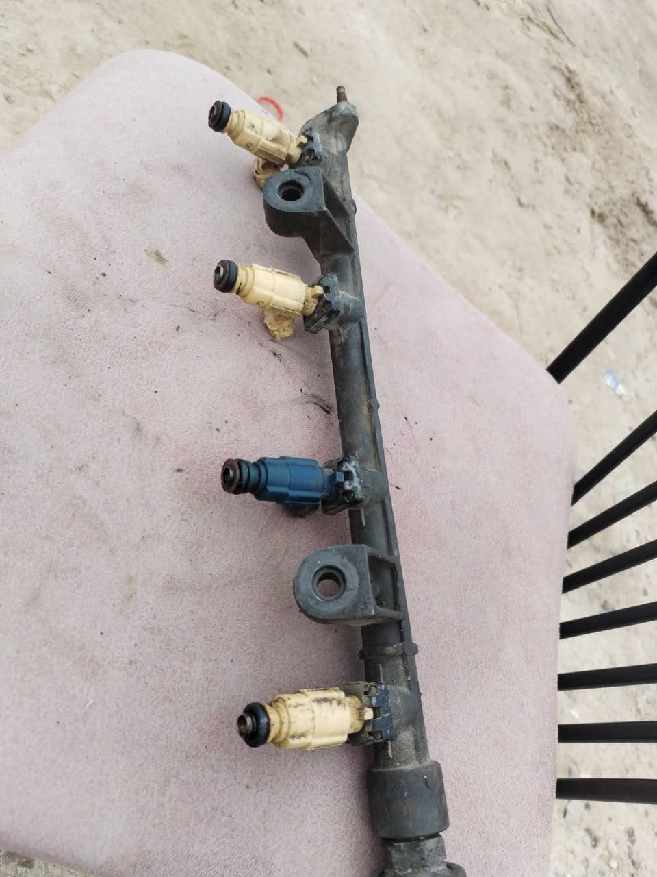 السلام عليكم غراض سبورتج محرك 4 سلندر  2000 دوش للبيع
الأسعار أسفل كل قطعة 👇👇
*********** يتوفر واتساب
