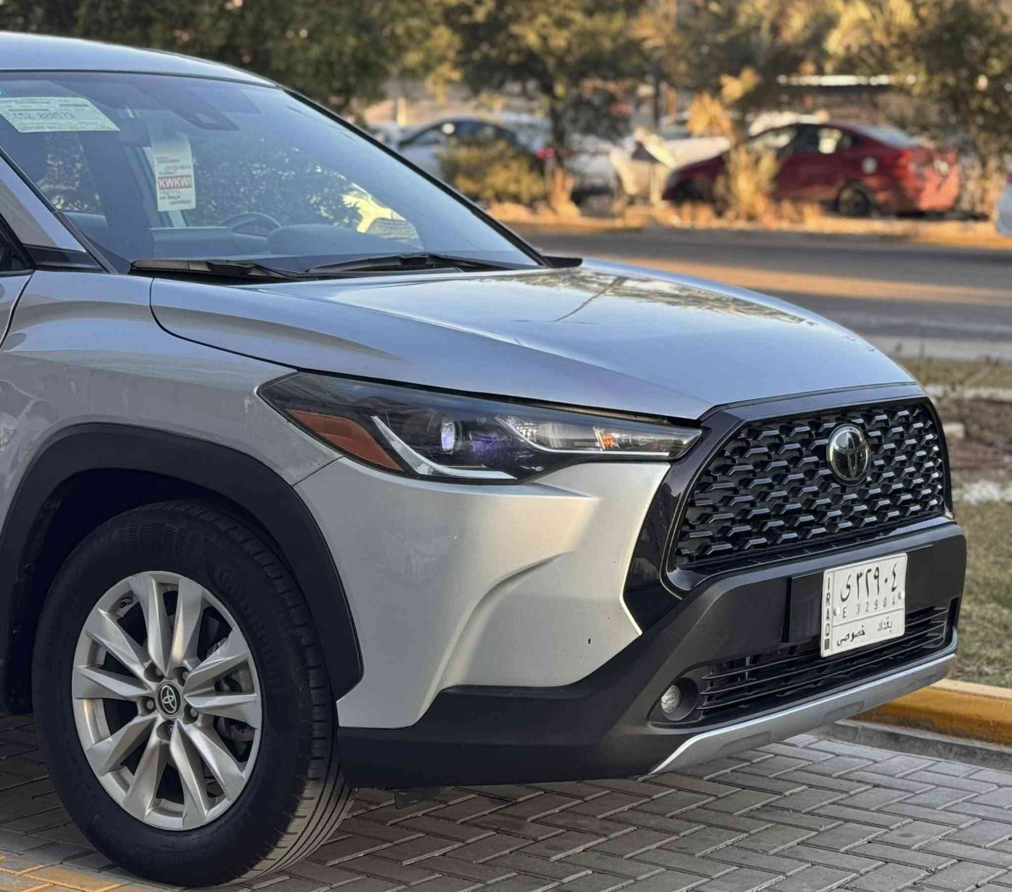 السلام عليكم 
تويوتا كورولا كروس LE ياباني اصلي 2022 بانزين فقط ✅
رقم بغداد بأسمنه تحويل مباشر 
ماشيه 78 كيلو فقط استخدام على ايد وحده 
وارد امريكي حادث كلش خفيف بدون ايرباك  
بارد حافه الجاملغ الامامي و صبغ شبر بحافه البنيد 
وصور الحادث موجوده بدون لغد و شاصي 
باقي السياره كفاله عامه وضع شركه 

رقم الشاصي : 7MUCAABG3NV002152

مواصفات LE : ✅
( محرك 2000 ، شاشه كبيره ، كامرا دواره ، تحكمات استيرن ، كشنات هيتر ، استيرن هيتر ، جام هيتر ، 4 ويل ، بصمه تشغيل و ابواب ، رادار امامي و خلفي وجانبي ، اطفاء ذاتي ، لايتات زنون اوتو ، قطعتين تبريد ، شاشه اعطال ، مانع تزحلق ، اوتو هولد سايد بريك بصمه ، كروس سرعه ) 
وباقي المواصفات المعروفه 

السعر : 155 وبيها مجال بسيط 
العنوان : بغداد / الكرخ / حي الحسين 
الهاتف : *********** ( متوفر واتساب ) ❇️
