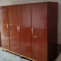 كنتور 4باب داخل خالرج نضيف رجلين بلاستك سعر150 الف وبيها مجال 07804337...