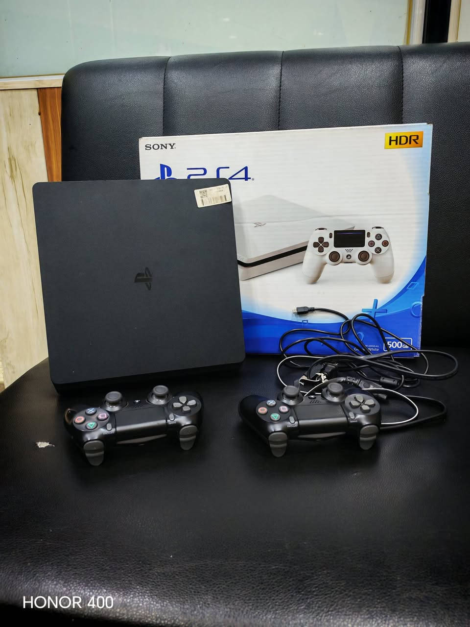 PS4 Slim للبيع
بليستيشن 4 سليم – مهكر 
📦 السعة: 500 G بي العاب قويات فول 
🎮 وياها يدات ثنين 
🔌 كل ملحقاته كاملة 
⚙️ شغال 100% وما بيه أي مشاكل وممفتوح ابد 
🧼 استخدام شخصي ومحافظ عليه 

***********
