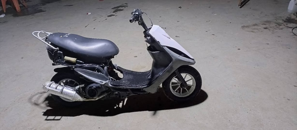 للبيع عدله مال لعب غراضها موجوده شلعه ومعدل ومكينه ناعمه الصالنصه مو ويها اطيك بلاديه كهربائيات شغاله زوج تاير ويل رياضي ثقيل فول ملاح ب450وبيها مجال للطيبين 
مكان بابل حي الجزائر ***********.
