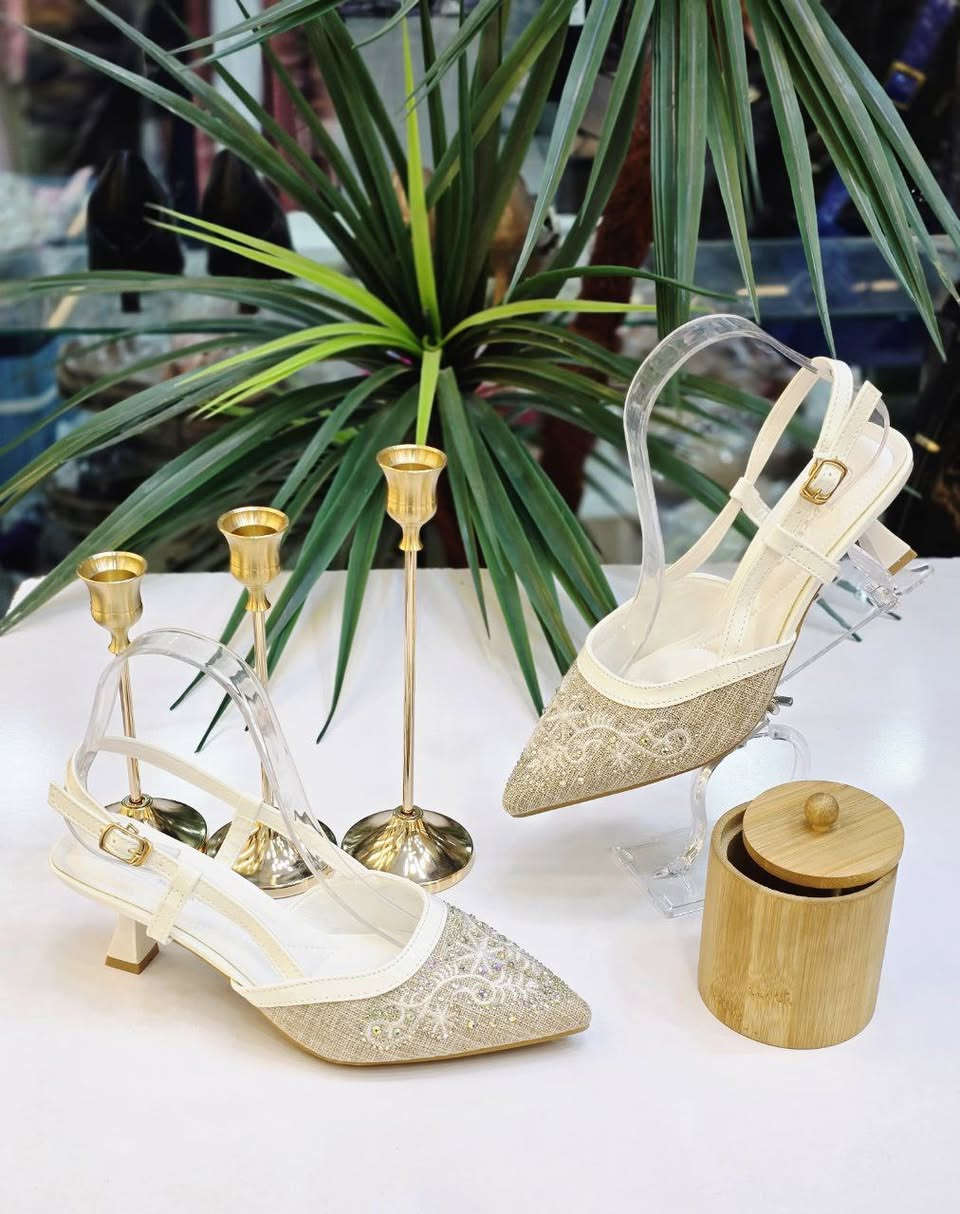 كعب نسائي الوان مختلفه قطعه فخامه بالبس 👠
ماستر كواليتي 

📐 رتفاع 4 سنتم 📐

السعر 18 

‌‎المقاسات 💫37💫38 💫39 💫40 💫 41 💫


**إذا كنت صاحب هذا الإعلان وتريد حذفه لأي سبب، رجاءا أرسل رسالة إلى الدعم الفني**