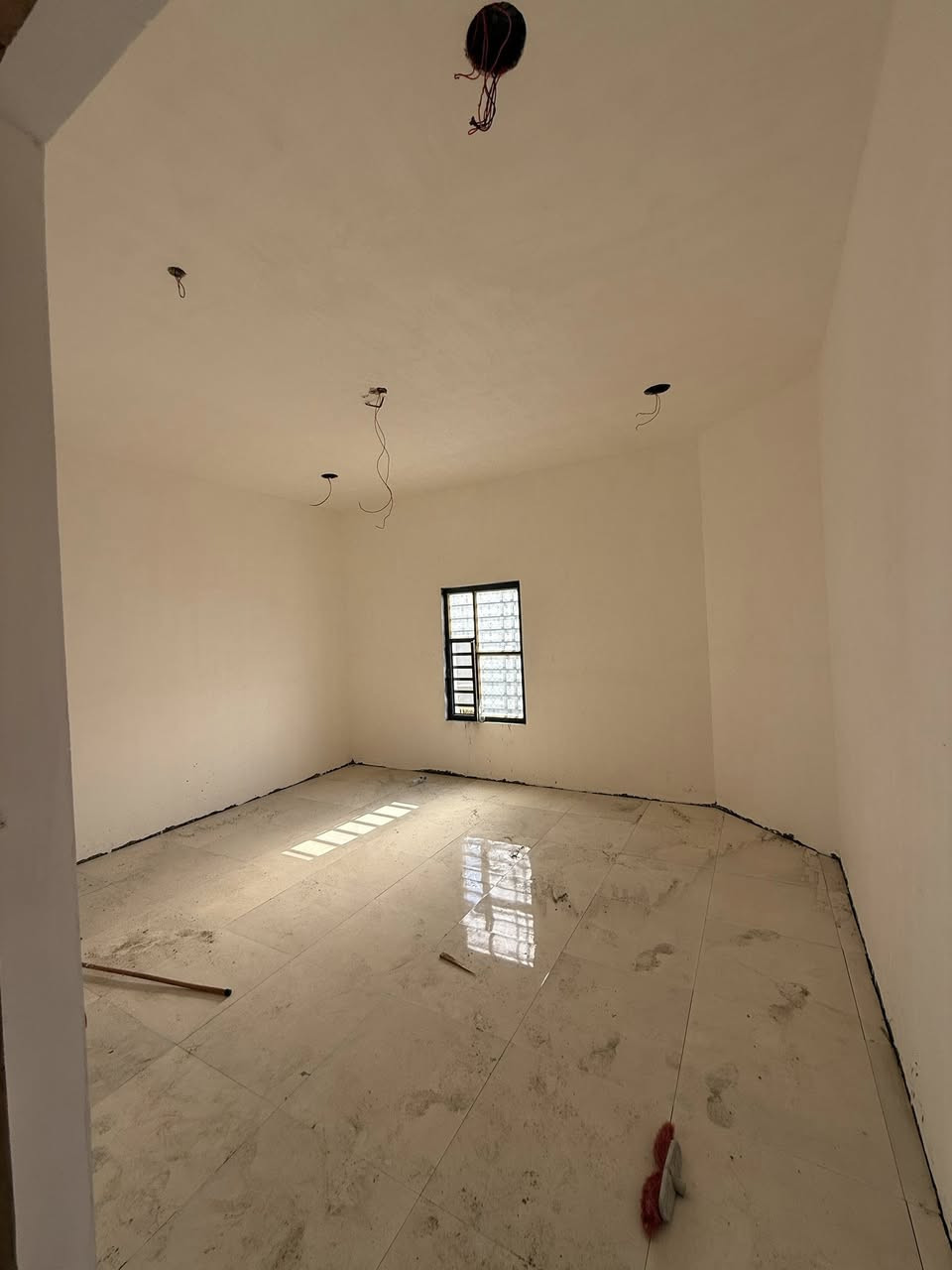 بيت للايجار مساحه 100 يحتوي على ثلاث غرف طابقين 
بناء حديث تستلم مفتاح 
العنوان التنومه صالحيه قرب السده الثانيه 

للاستفسار ***********
