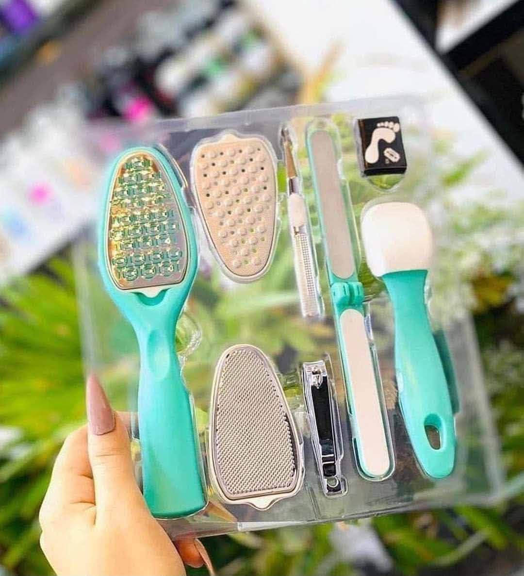 Eight in one pedicure tool 
بكج العناية المتكامل بالقدمين والأظافر

بكج القدم 
وفرنالكم افضل بكج متكامل لمعالجة الاقدام من جميع مشاكل الخشونة والجلد الميت والتشققات 
اغلب البنات تعاني من تهيج جلد 
القدم بسبب الحرارة والبرودة 
أو عامل أخر يسبب التشقق والخشونه بالقدم لذلك سيدتي 
تحتاجين لعناية بين فترة وفترة ولأهميته وفرتلكم هذا البكج ، كل شي تحتاجين للعناية موجود بالأضافة الى مبرد قدم معدني له فائدة كبيرة في تقشير الجلد 
تمتعي بقدمين ناعمة مع البكج المتكامل لأجمل قدم

سعر البكج  10 الاف 
🚘 يوجد خدمة توصيل لجميع محافظات العراق ٤ الاف 🚘


**إذا كنت صاحب هذا الإعلان وتريد حذفه لأي سبب، رجاءا أرسل رسالة إلى الدعم الفني**