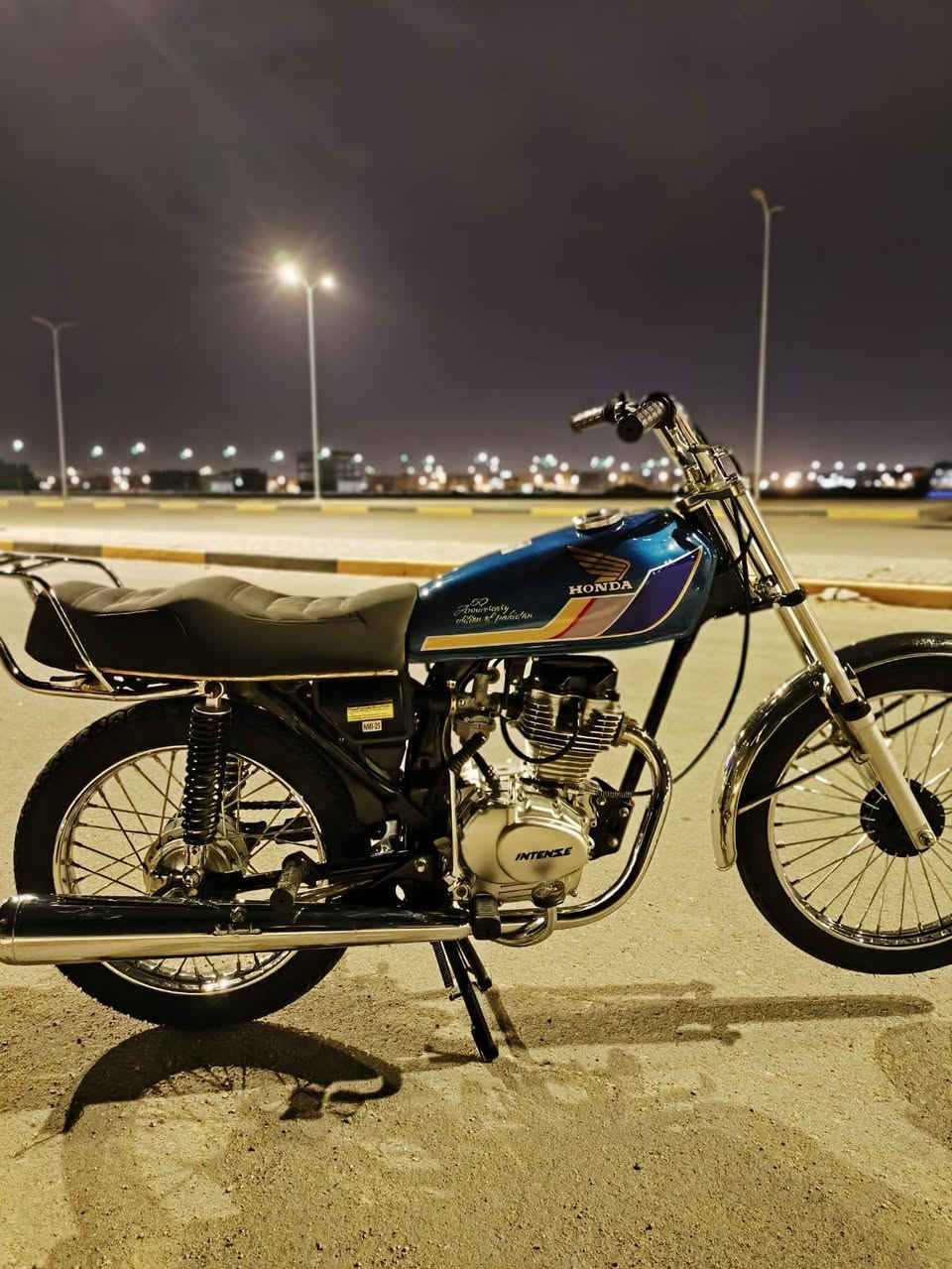 سلام عليكم دراجه تعمير جديد ما ناقصهه برغي ادوات مكينه بعدهي حته ما مفيلسه المكان بصره حيانيه السعر 750 قفل قفل الرقم *********** وانه خادم
