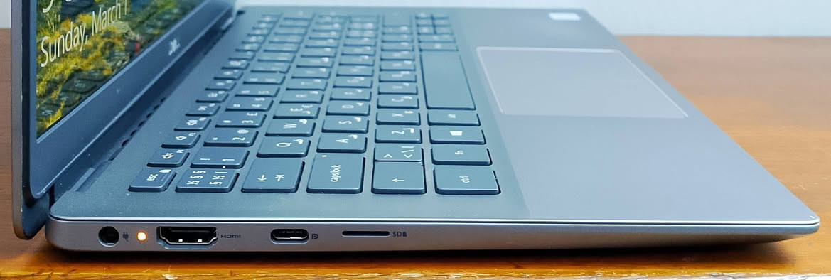 السلام عليكم لابتوب DELL 3301
===========================
المعالج i5 8th 
Ram 16 
SSD 256
شاحن اصلي 
حجم الشاشه 14 
النظافه ٩٩٪
السعر: ٣٠٠ ألف 
===========================
يوجد توصيل جميع المحافظات 
اللاستفسار *********** واتس آب
