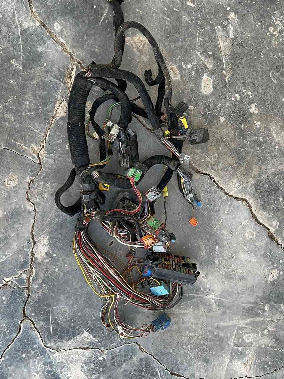 غراض بيجو للبيع جوه السوگ
ضفيره دشبول جديده شرط 
وياها قاعده فيوزات شرط ولافيوز طاگ
سعرها ٥٠
منضومه هواء دشبول كامله
معه دكتات ب ٤٠
وجه دشبول ب ٤٥


**إذا كنت صاحب هذا الإعلان وتريد حذفه لأي سبب، رجاءا أرسل رسالة إلى الدعم الفني**