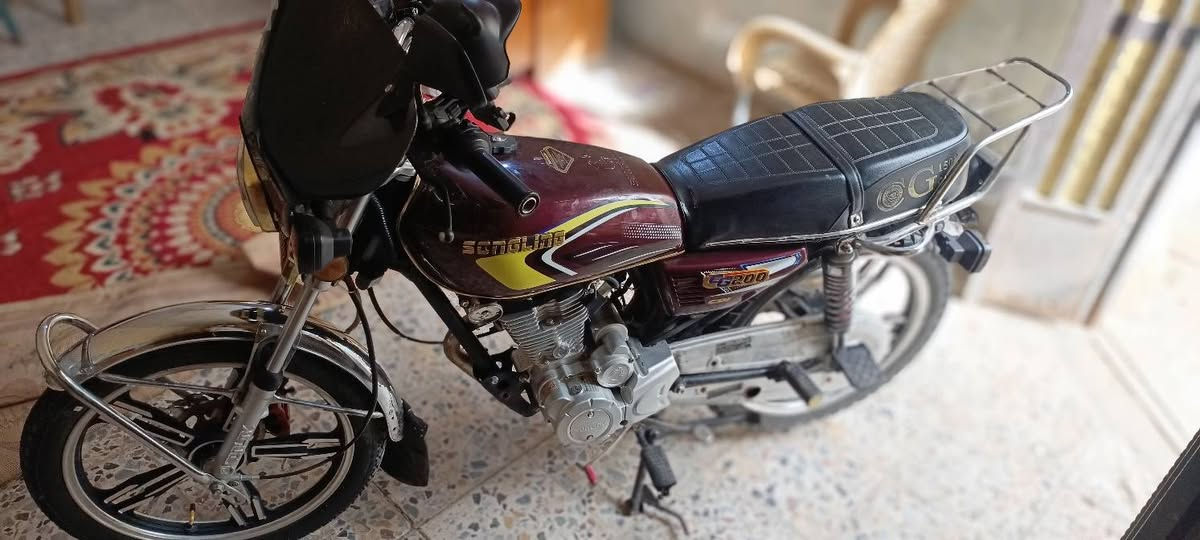 السلام عليكم ورحمه الله
دراجه سولنك للبيع دراجه خير من الله
 من المحل للبيت مكينه مكفوله 
تايرات نضيفه 
كهربائيات شغاله 
اوراق مكاتبه 
مكاني بغداد العبيدي قرب منطقه الشماعيه
سعر : 650وبيه مجال بسيط
تواصل :***********
